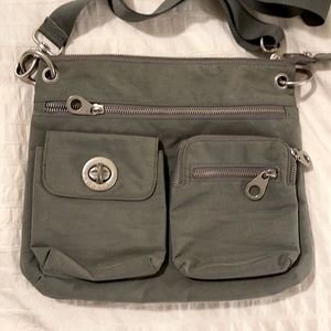 Baggallini Sydney Crossbody Bag Travel Purse Grey Silver